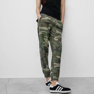 COPY - Aritzia TNA Camo Summit Pant Jogger